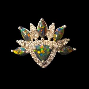 Silver Iridescent Stone Ring with Vintage Elegance